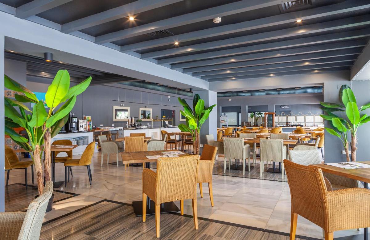 Un restaurante o sitio para comer en Hotel Jerez & Spa
