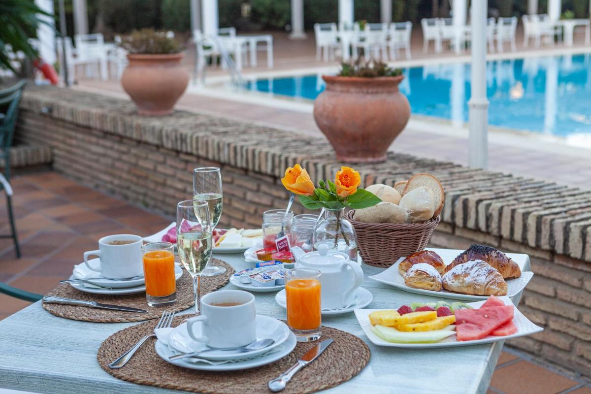 Comida en o cerca de este hotel