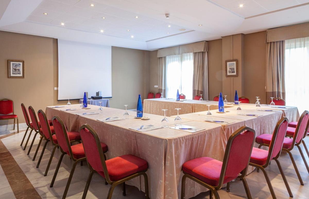 Zona business o sala de conferencias en Hotel Jerez & Spa