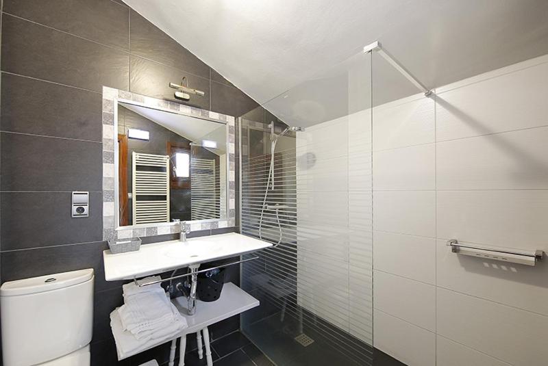Hotel Larrañaga - Housity