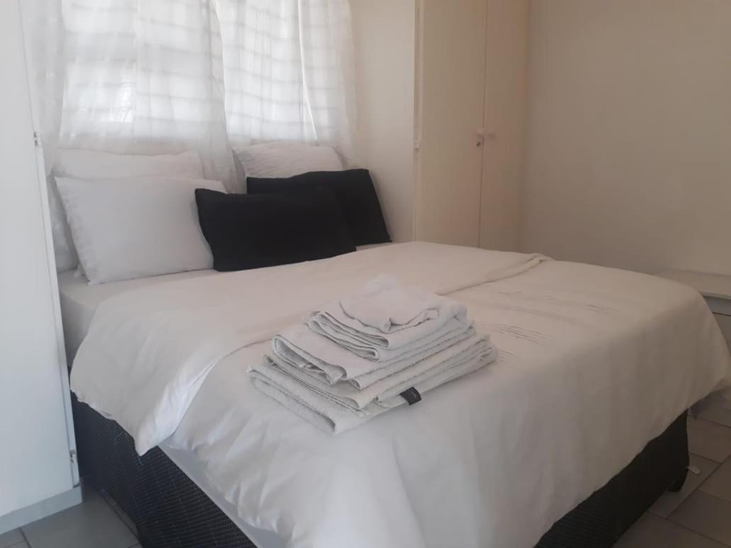 The Apartment On Katherine Street In Central Sandton - Housity