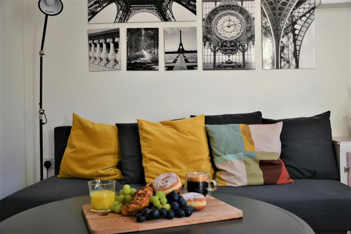 ENTIRE Lovely Modern House business holidays - Housity