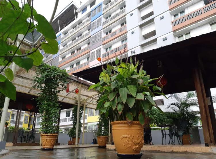 Relaxing studio at mares2 depok - Housity