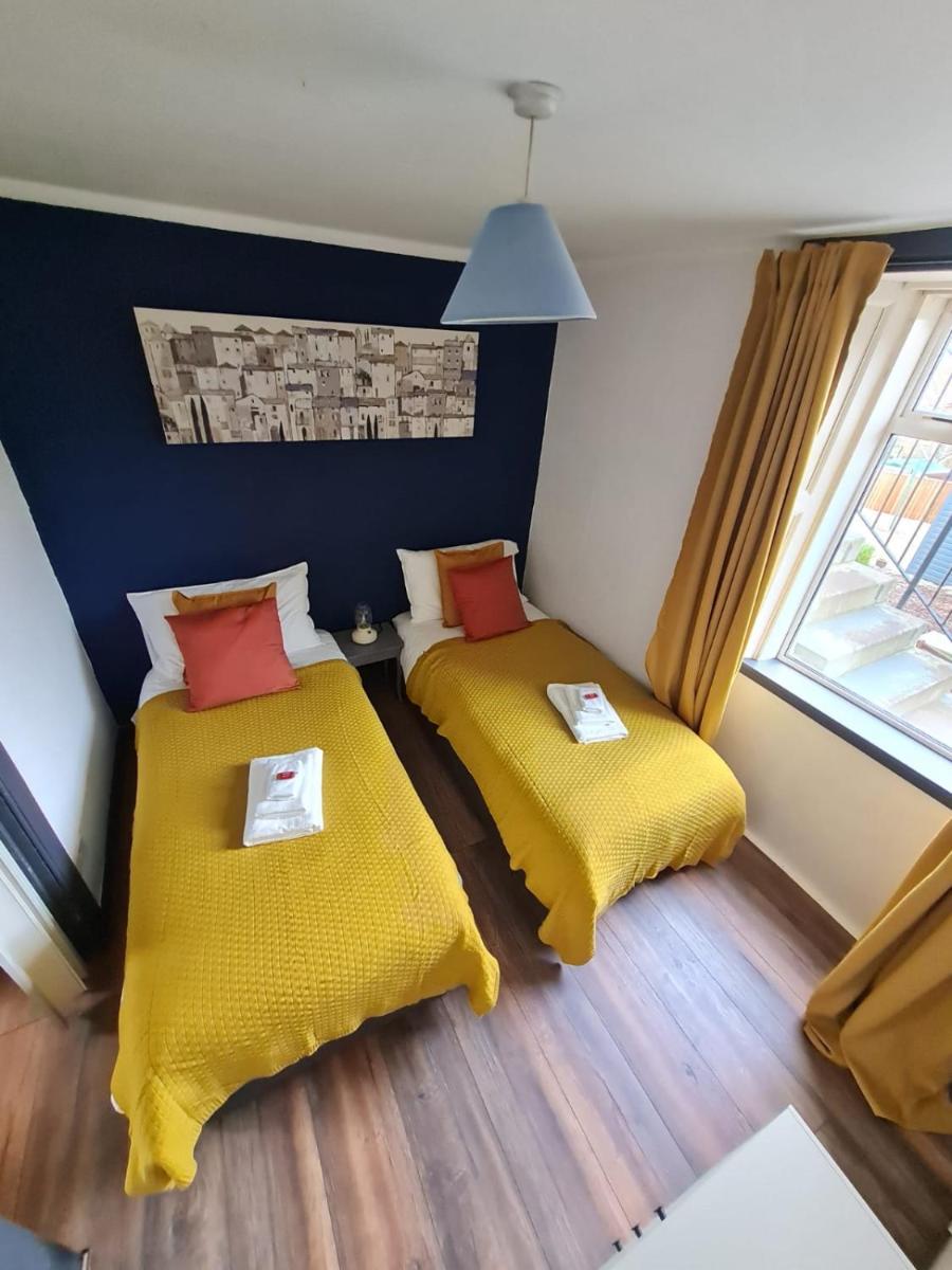 ENTIRE Lovely Scottish Cottage - Housity