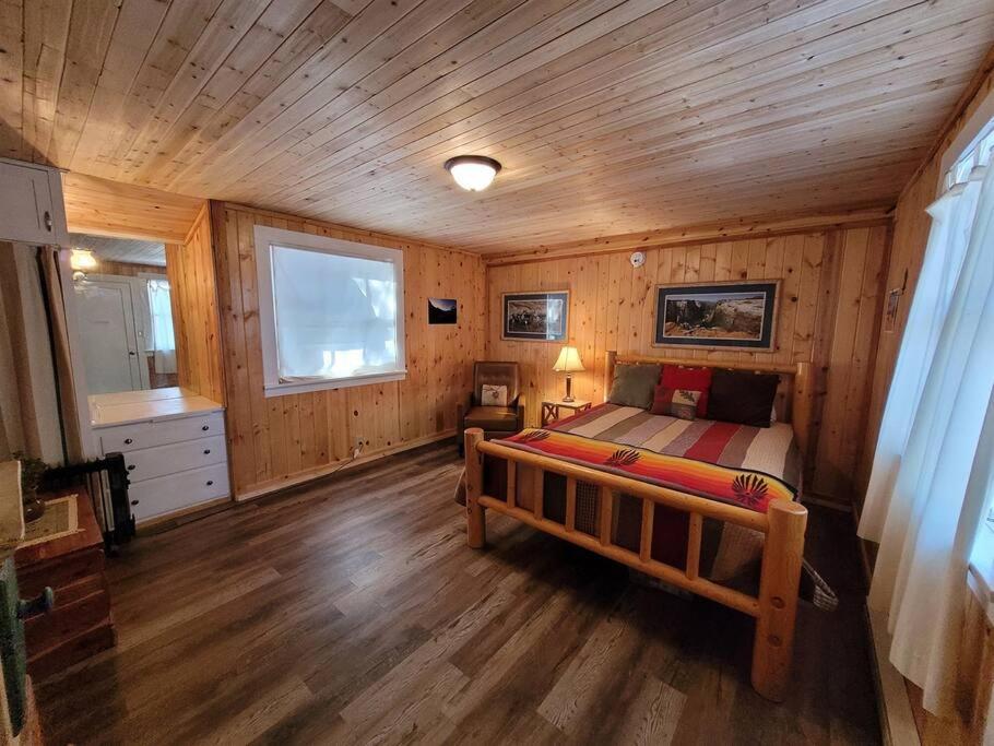 Free Spirit, Walking distance to East Zion trails - Housity