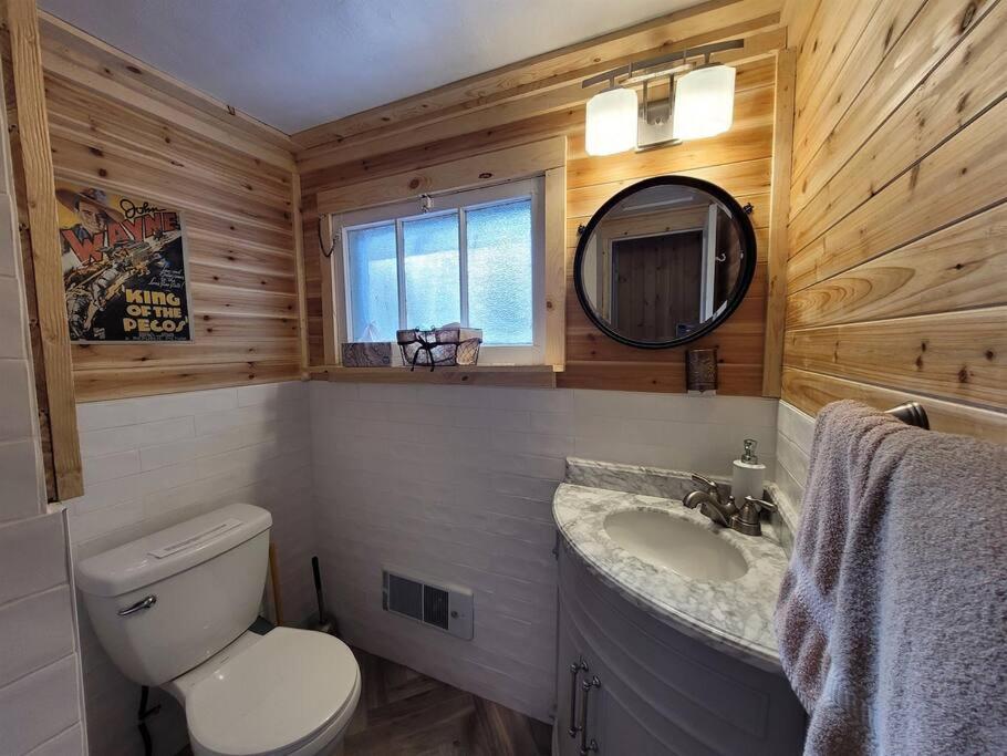 Free Spirit, Walking distance to East Zion trails - Housity