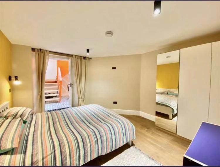 Plymouth Hoe - Stunning 2 Bedroom Lower Ground Floor Apartment - Housity