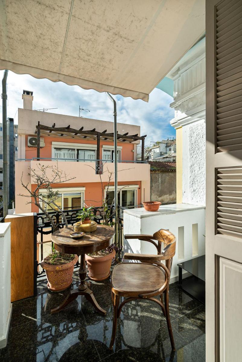 Suitetrails - Spacious & Artistic Retro 2BD Apt with SAUNA