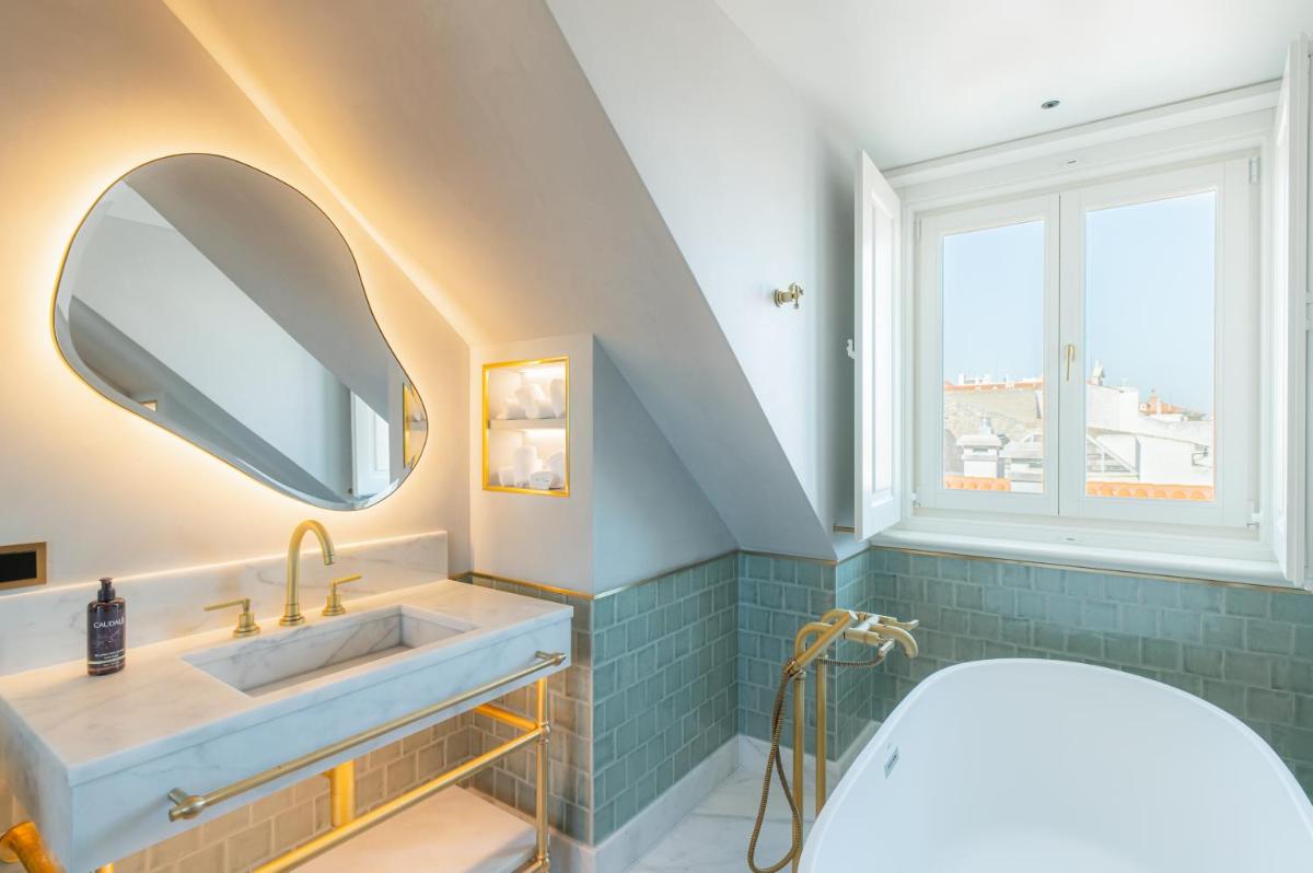 Uma cama ou camas num quarto em Palácio Ludovice Wine Experience Hotel