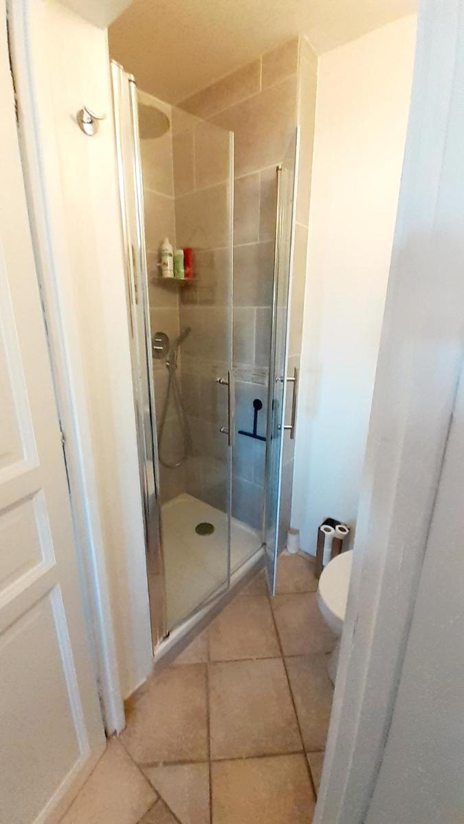 Chambres d'hôtes & jacuzzi - A l'ombre des amandiers - Housity