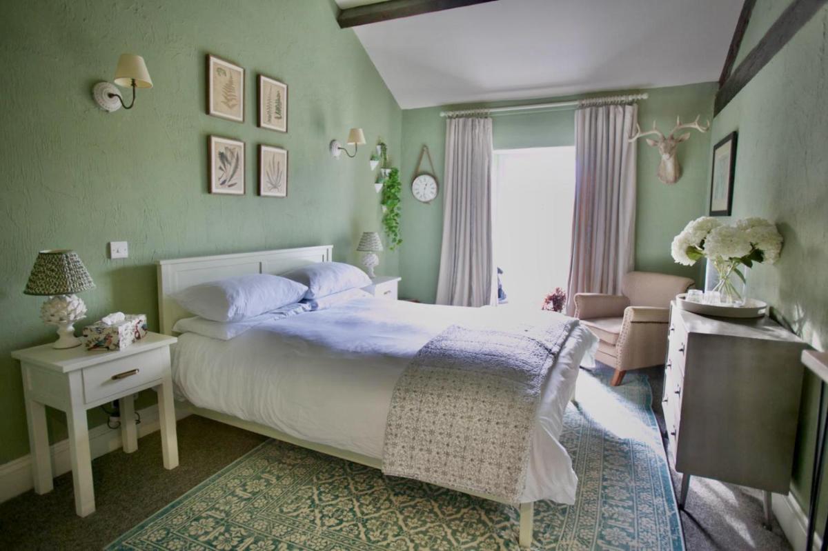 The Brown Horse Inn - Housity