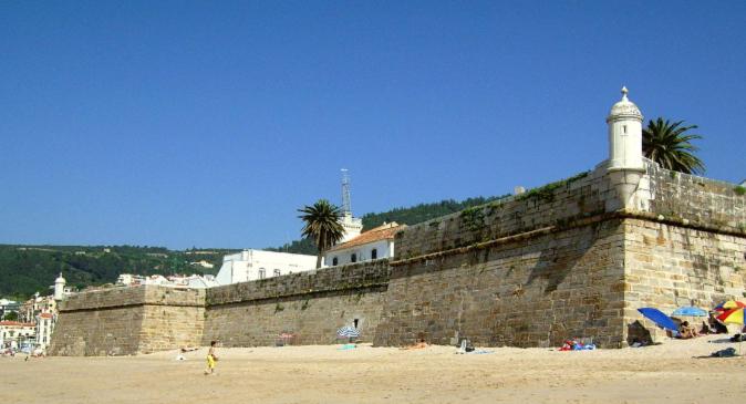 Sesimbra California Beach Apartment - Housity