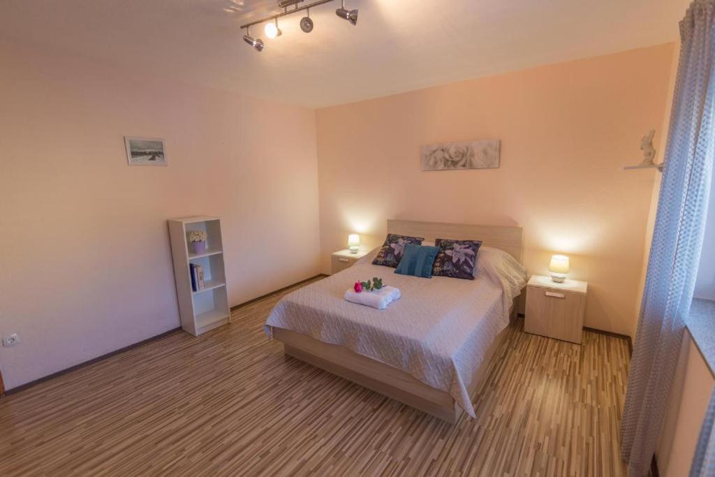 HOLIDAY HOME MIRELA, Makarska - Studenci - Housity