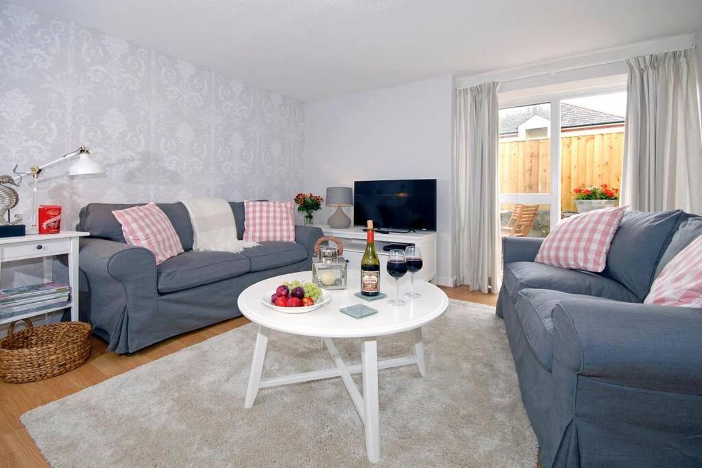 Cromwell Cottage, Pembroke - Housity