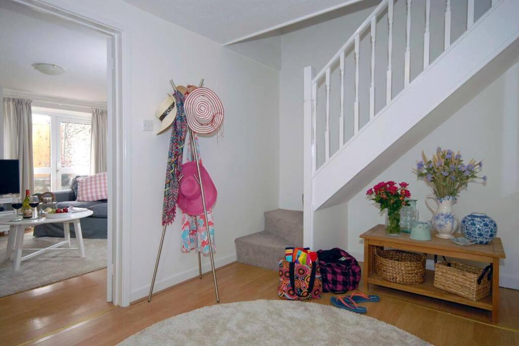 Cromwell Cottage, Pembroke - Housity