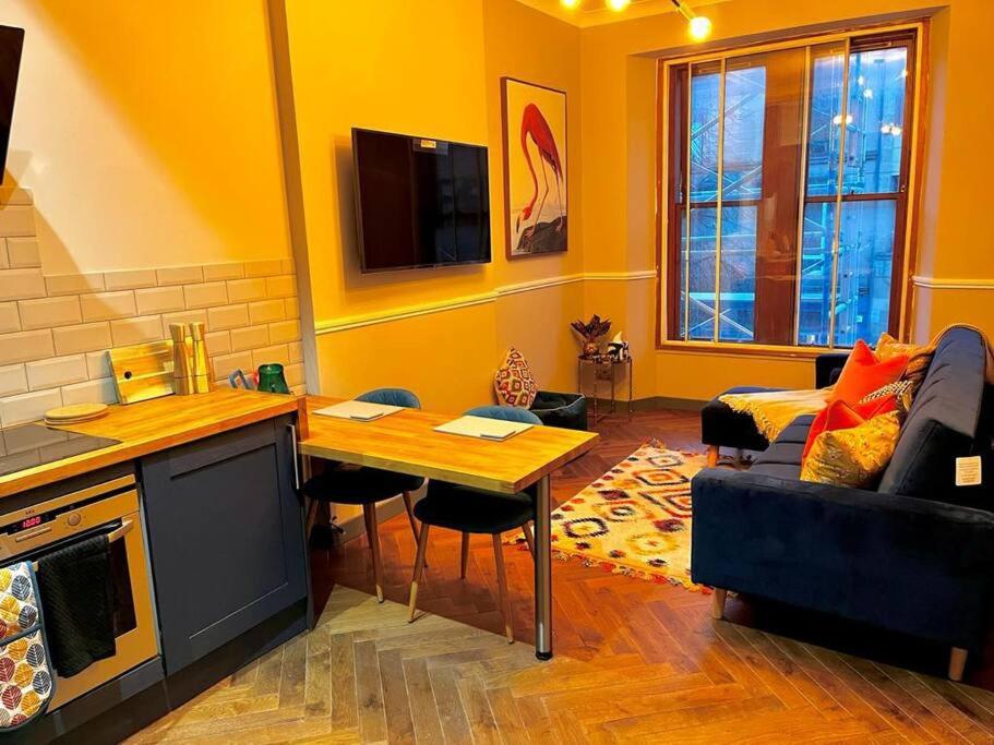 Stunning 1 bed Apt in West End - Housity
