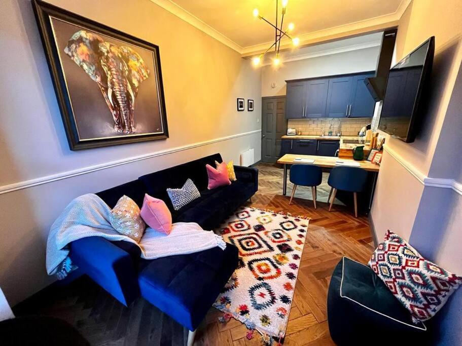 Stunning 1 bed Apt in West End - Housity