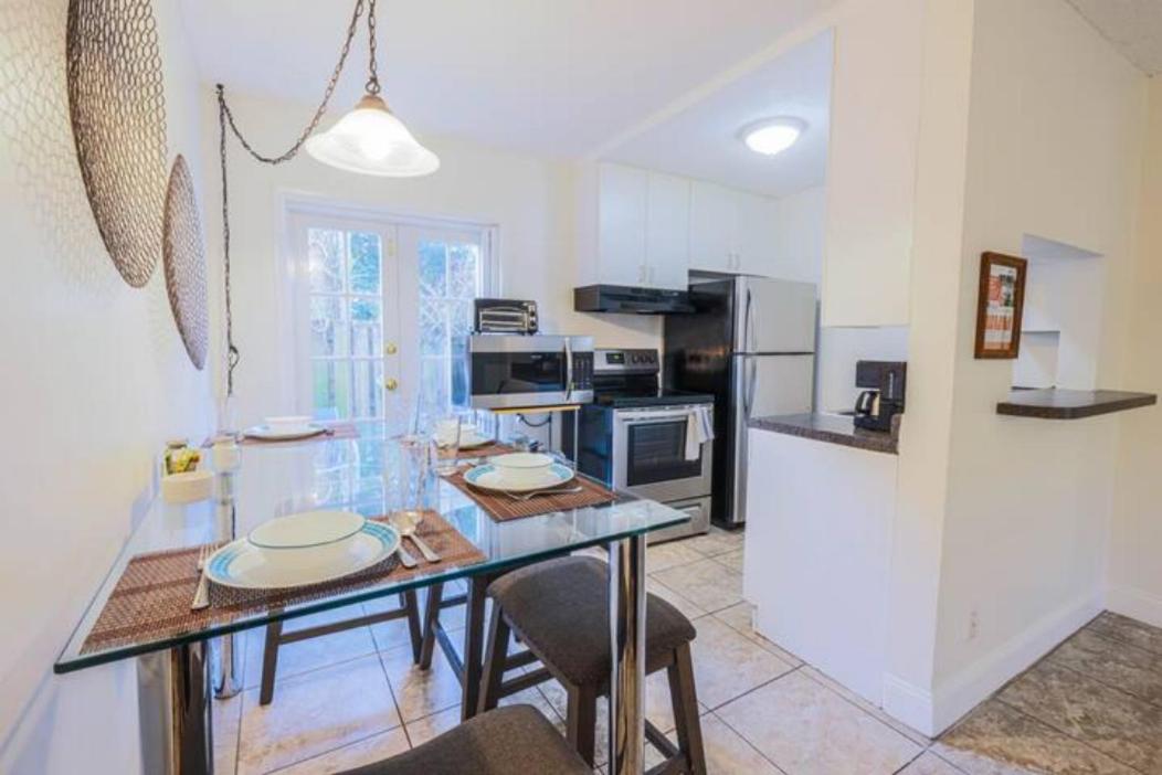 Tropical Oasis Condos - Housity
