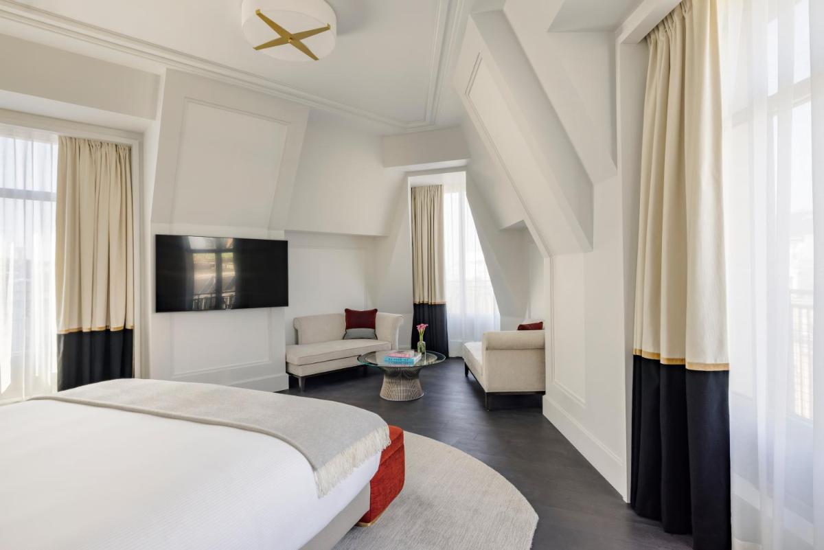 Un ou plusieurs lits dans un hébergement de l'établissement Kimpton - St Honoré Paris by IHG