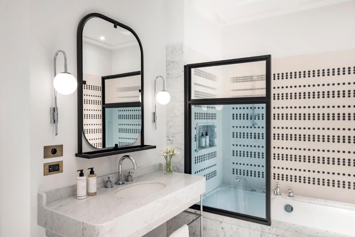 Salle de bains dans l'établissement Kimpton - St Honoré Paris by IHG