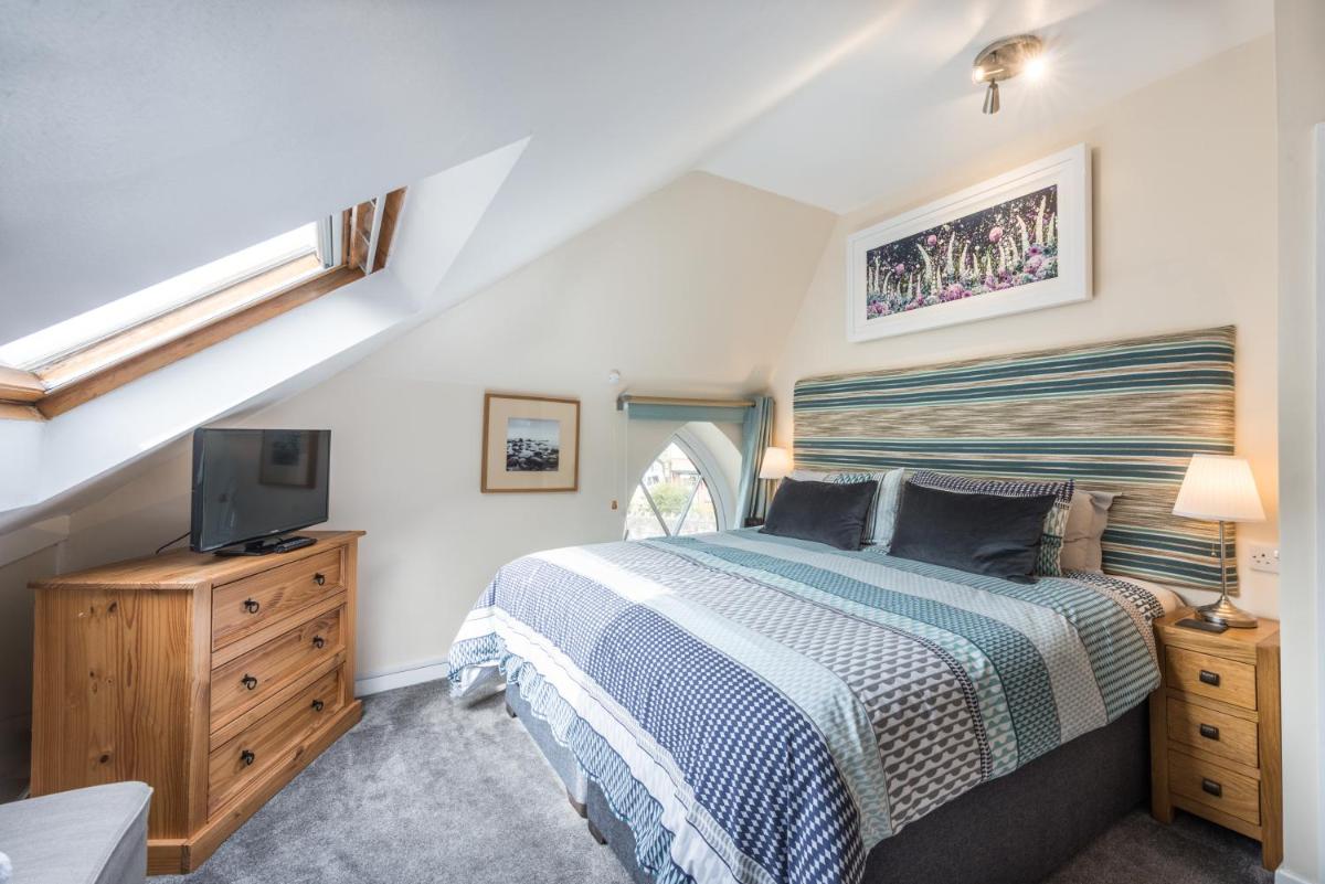 Tudor Lodge - Housity