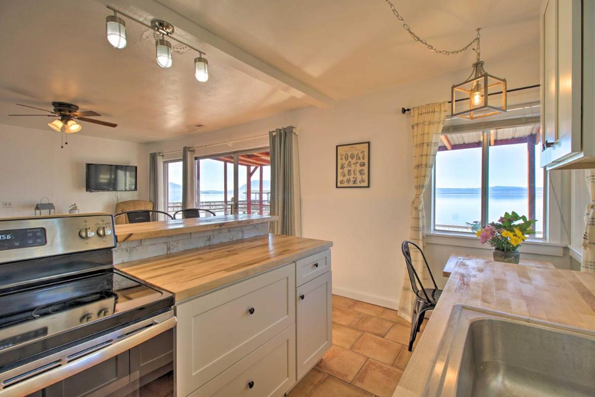 Lakefront Sanctuary with Mount Konocti Views - Housity