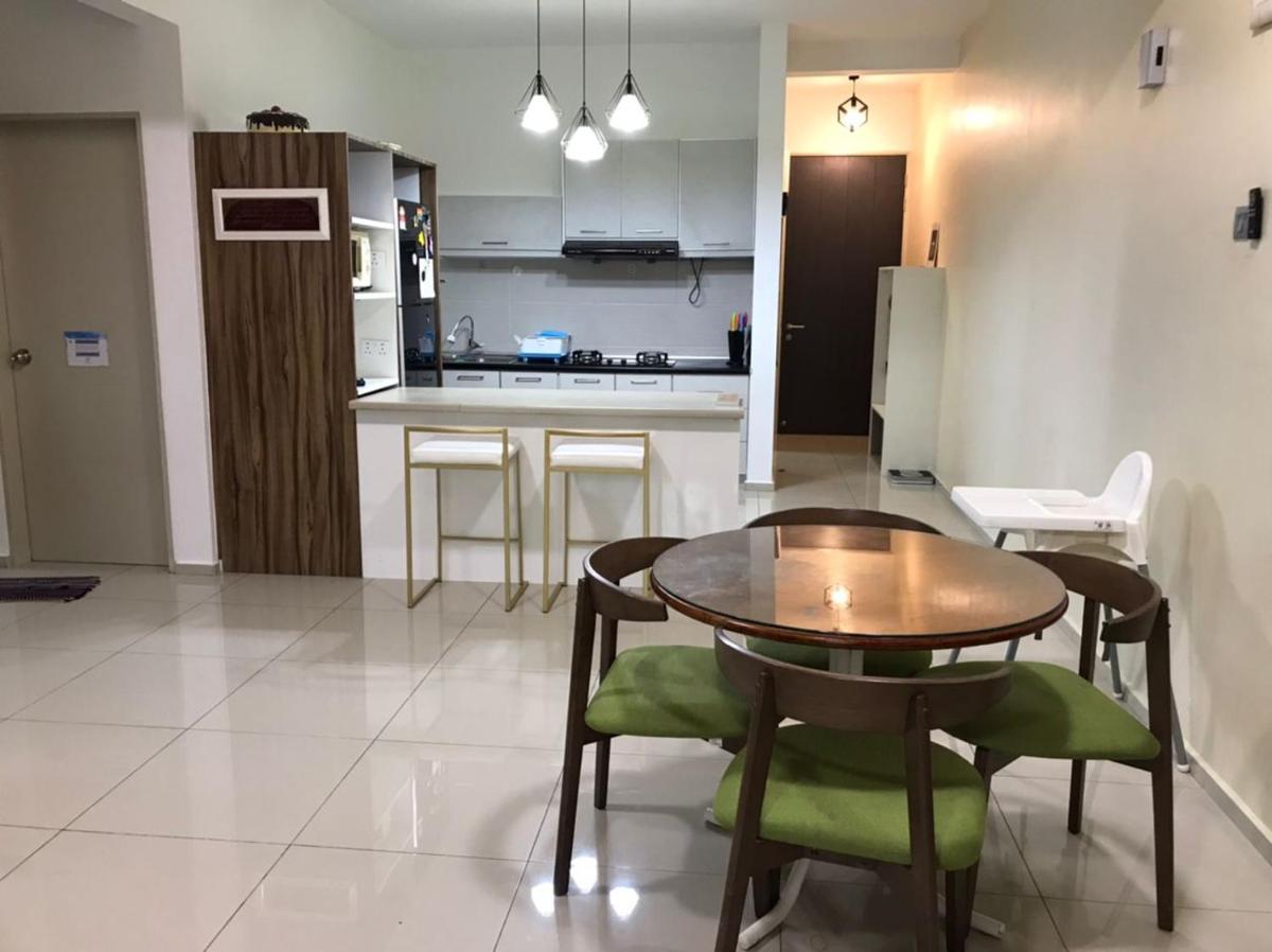 Me'Na Homestay, Sepang - Housity