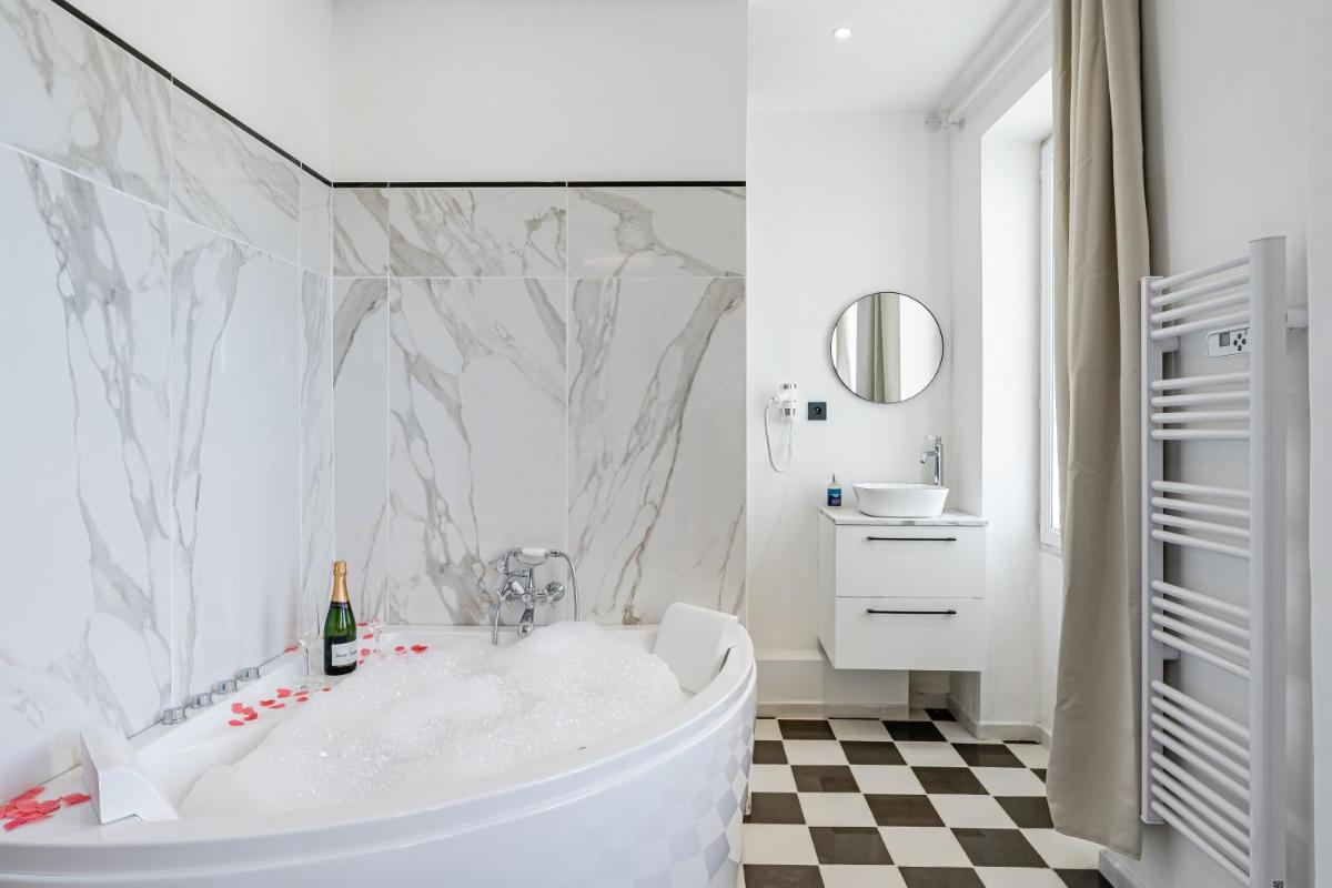 Aurora Lov'Room Proche de Saint Charles - Housity