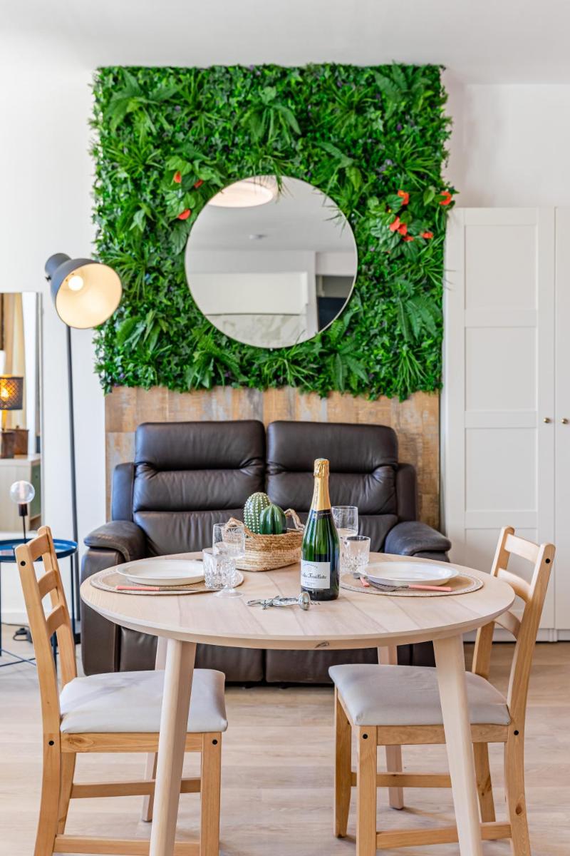Aurora Lov'Room Proche de Saint Charles - Housity