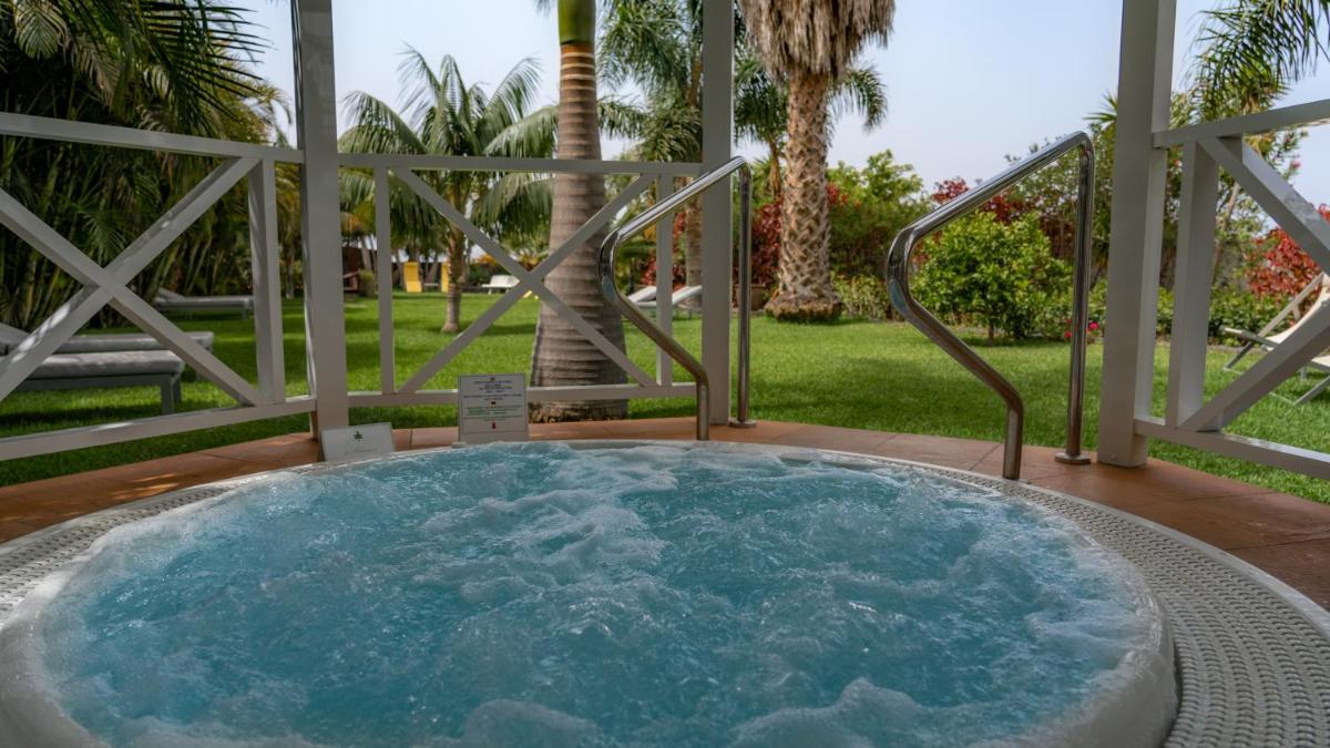 Jardín al aire libre en La Palma Jardín Resort