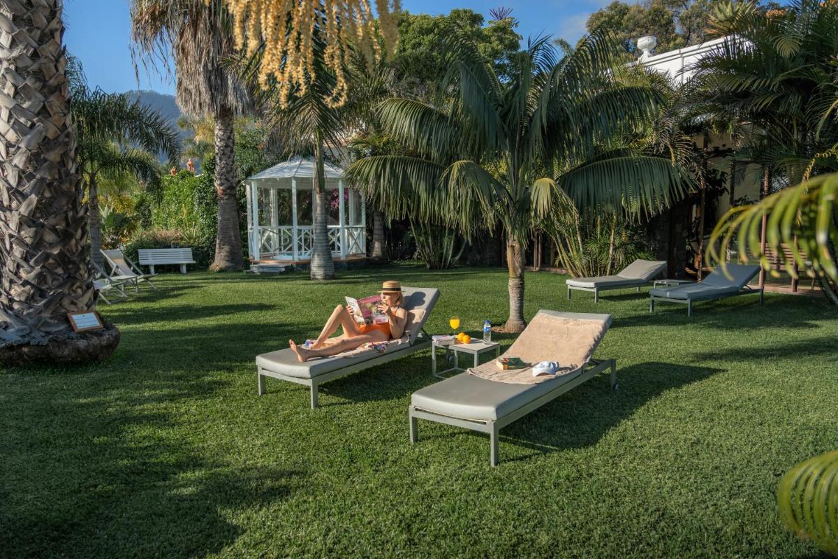 Jardín al aire libre en La Palma Jardín Resort