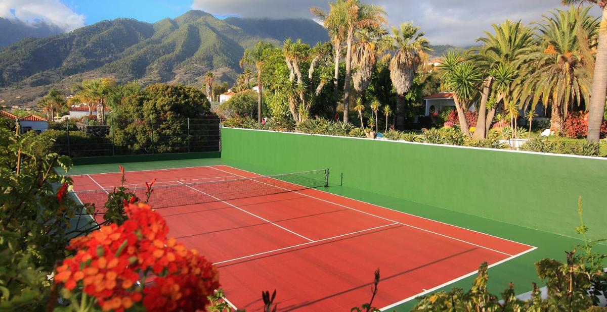 Instalaciones para jugar a tenis o squash en La Palma Jardín Resort o alrededores