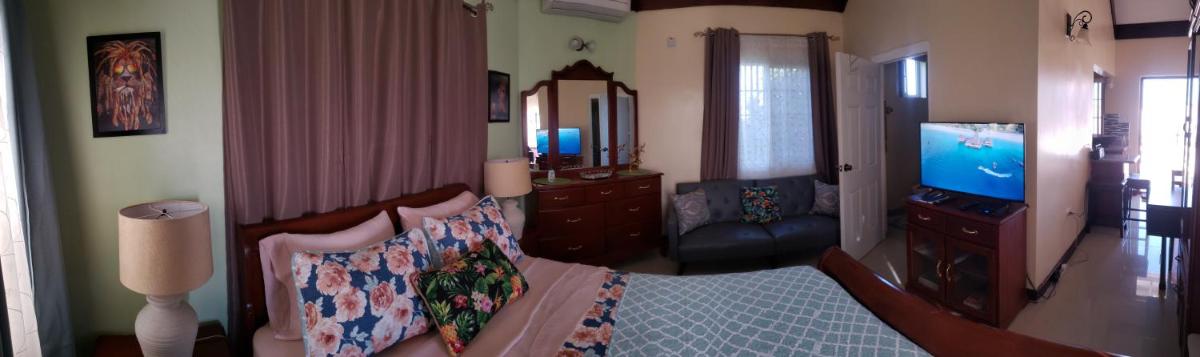 Suitetrails - Irie HideAway - Private Studio in Gated Community --Caribbean Estates, Portmore