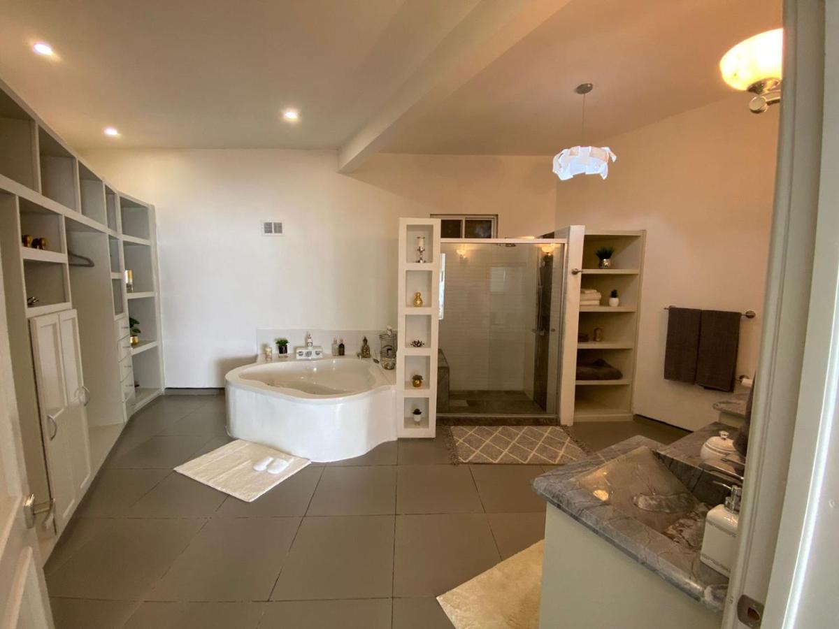 Suitetrails - Luxury House with Oceanview & Jacuzzi