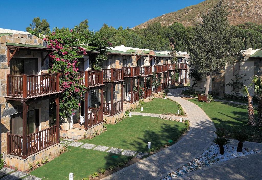 Camelot Boutique Hotel - Housity