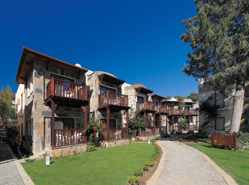Camelot Boutique Hotel - Housity