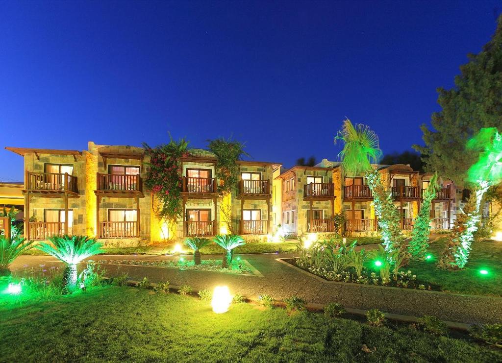 Camelot Boutique Hotel - Housity