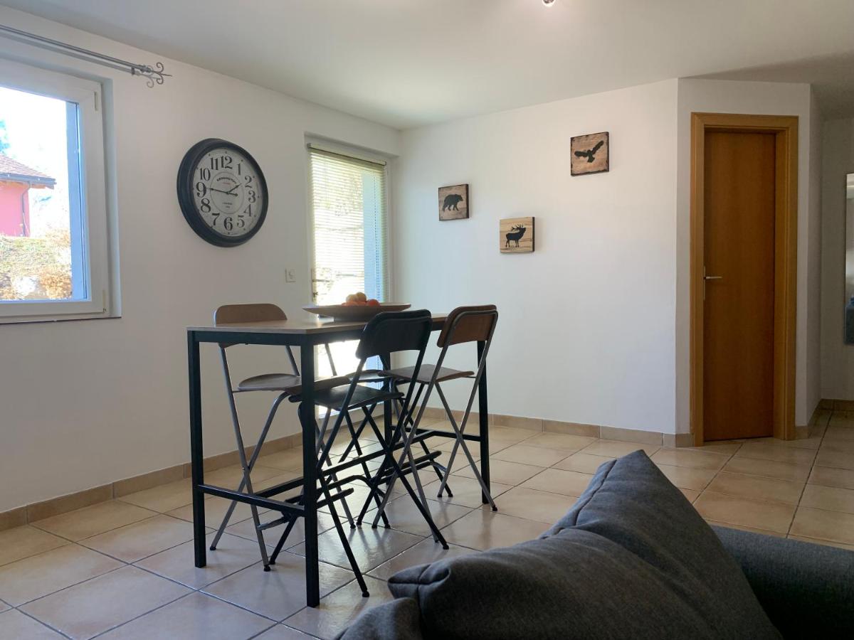 Haut de Cry - Housity