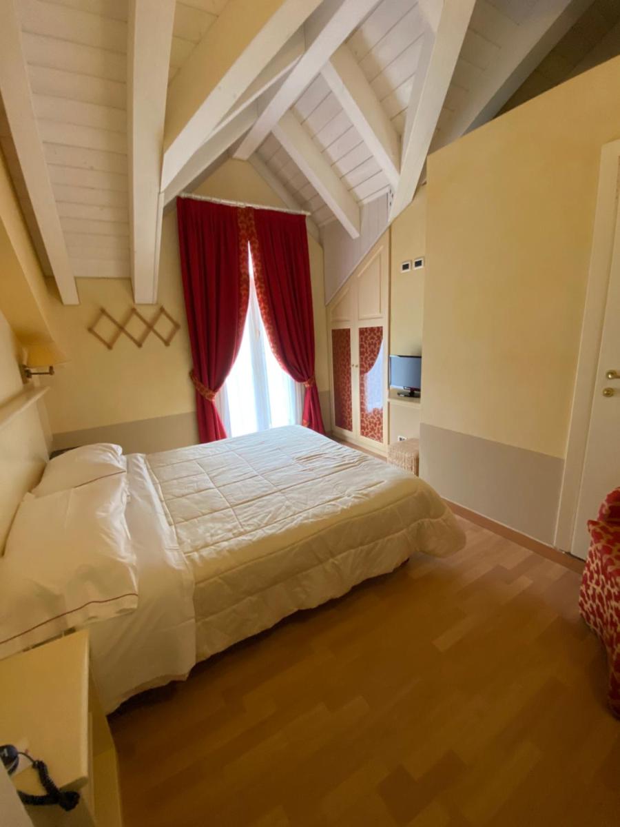 Hotel Montepizzo - Housity