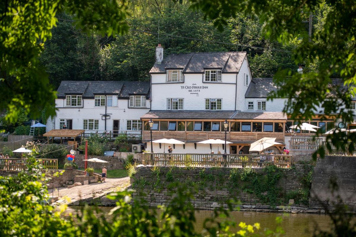 Ye Old Ferrie Inn - Housity