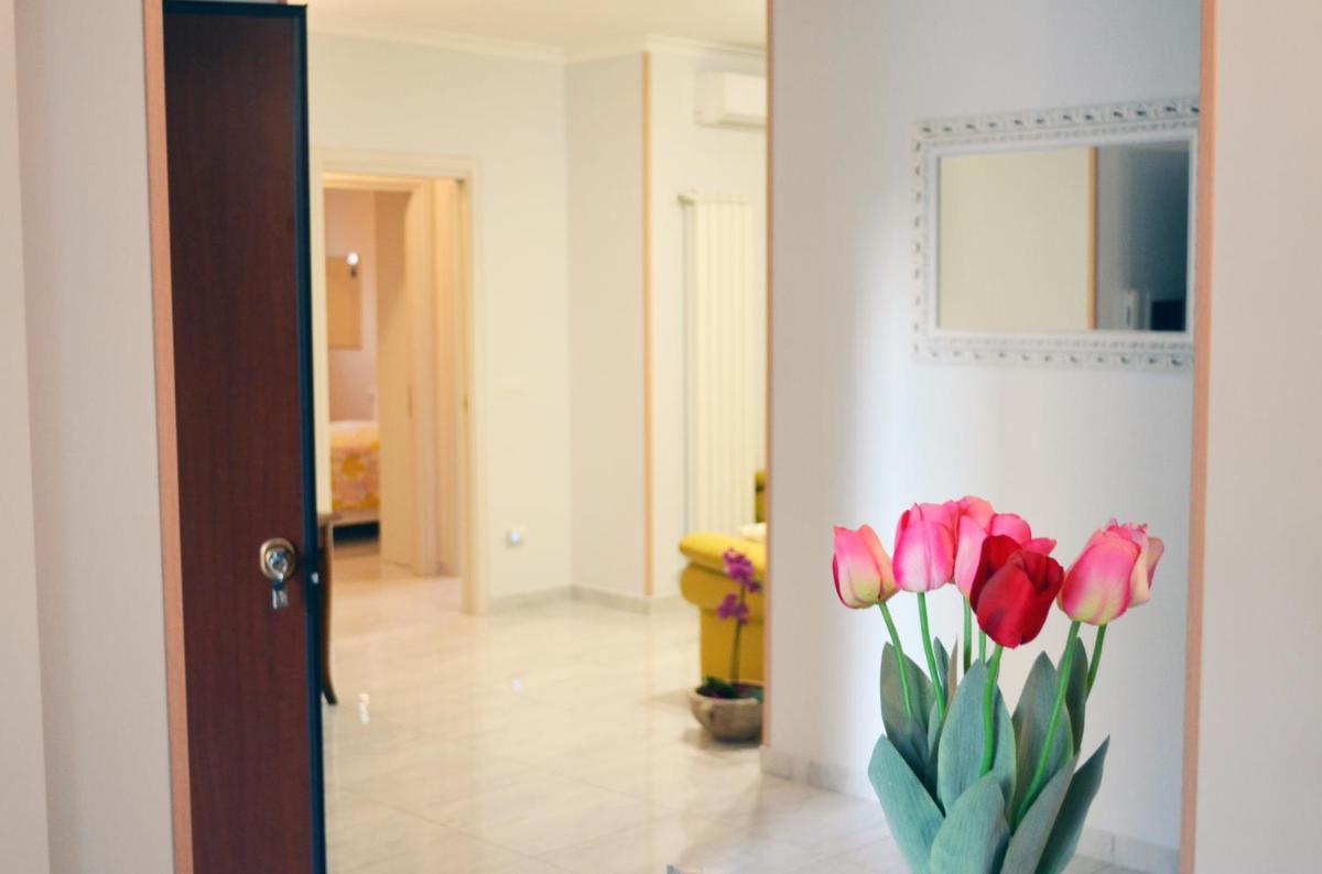 Midway House Italy Apartment - Housity