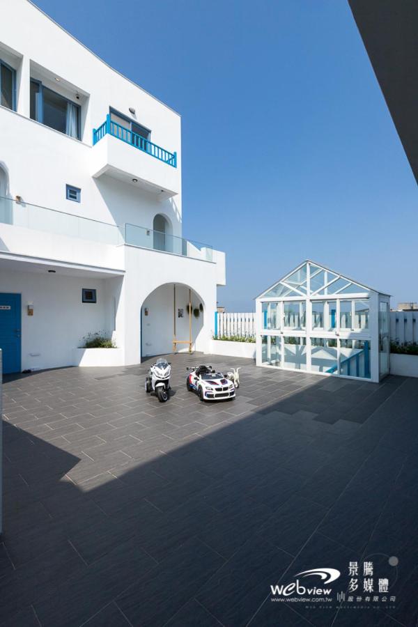 Blue White - Housity