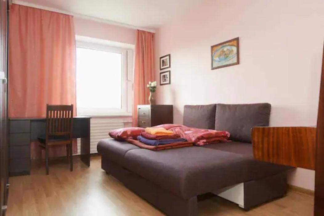 Nice private room in a three room apartment Free parking Feel like at home - Housity