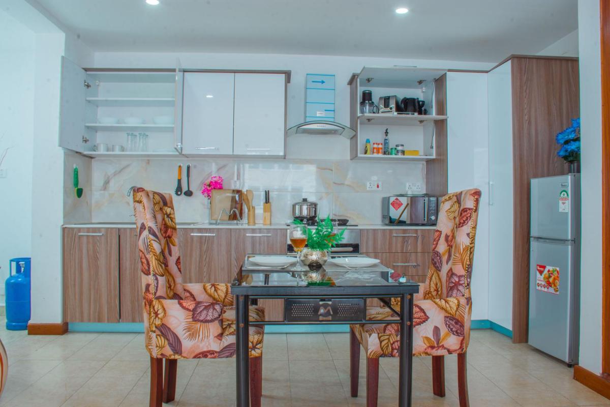 Suitetrails - Imagine by Benaa , ELEGANT 1BR IN KILIMANI STRONG WIFI With pool