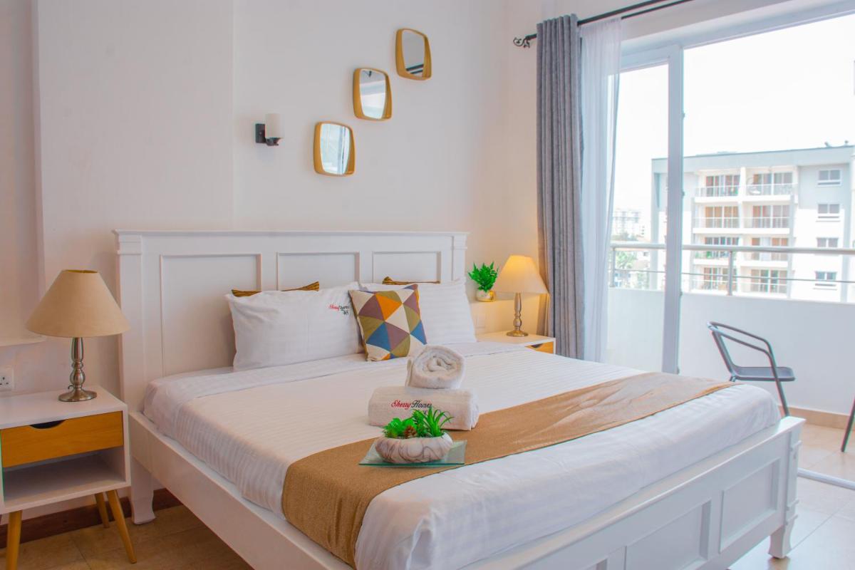 Suitetrails - Imagine by Benaa , ELEGANT 1BR IN KILIMANI STRONG WIFI With pool