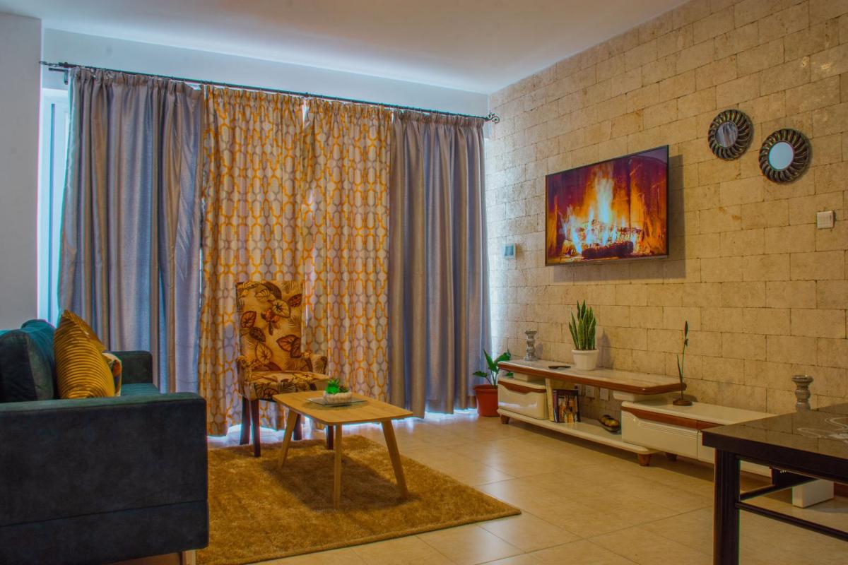 Suitetrails - Imagine by Benaa , ELEGANT 1BR IN KILIMANI STRONG WIFI With pool