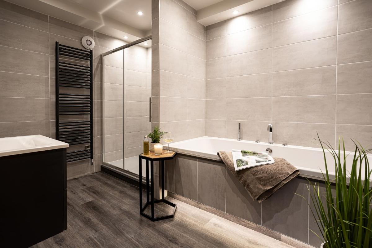 Clearwater - Luxury lakeside house - Housity