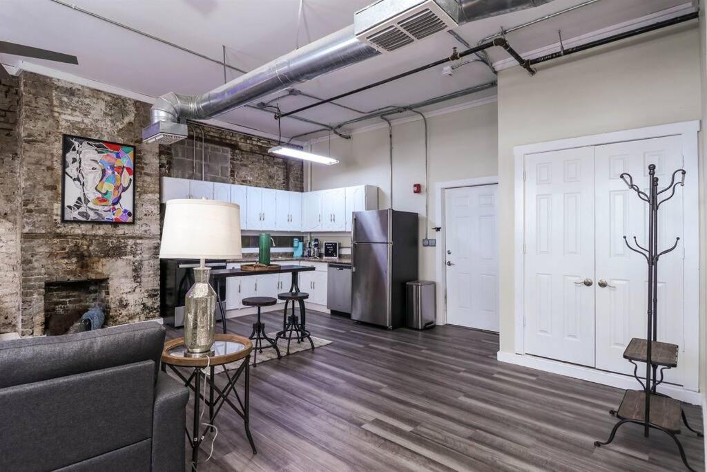 Dottie's Loft 202 - Housity
