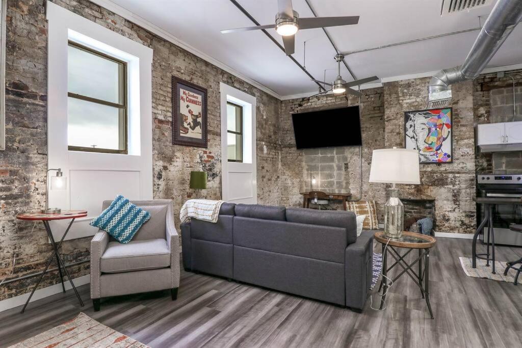 Dottie's Loft 202 - Housity