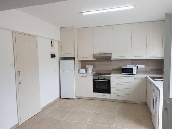EPISTIMI 3 Bedroom Holiday House - Housity